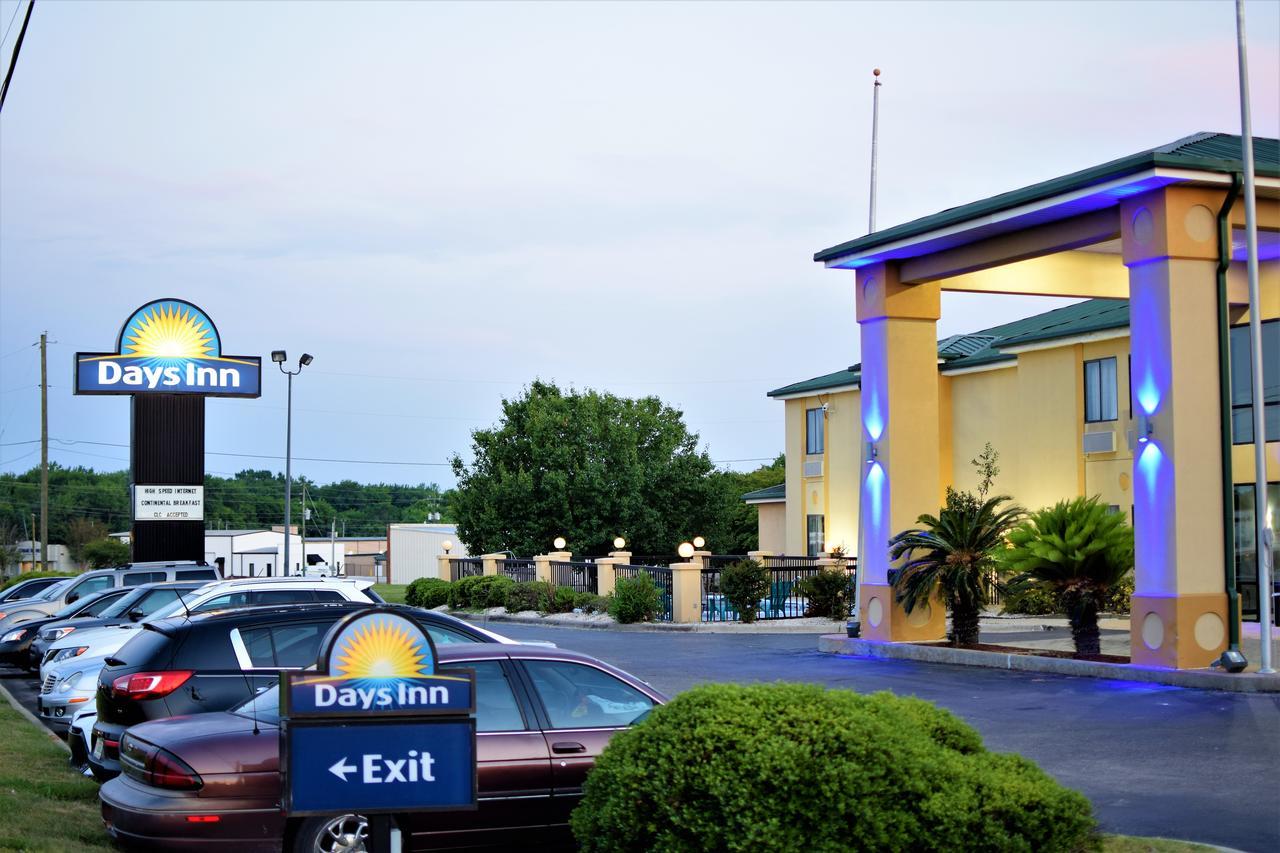 Days Inn By Wyndham Montgomery Dış mekan fotoğraf