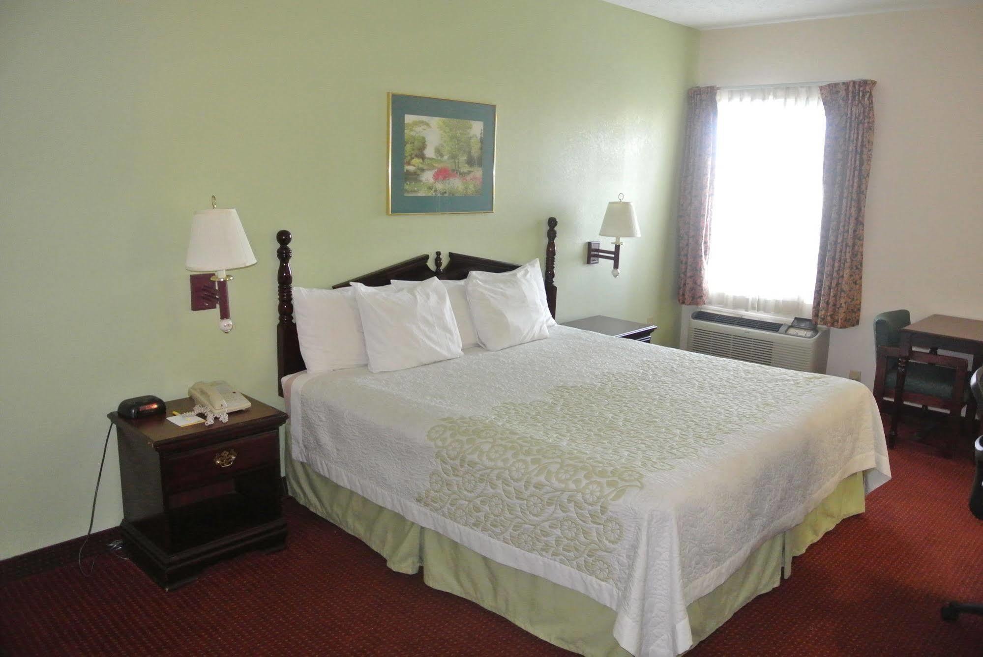 Days Inn By Wyndham Montgomery Dış mekan fotoğraf