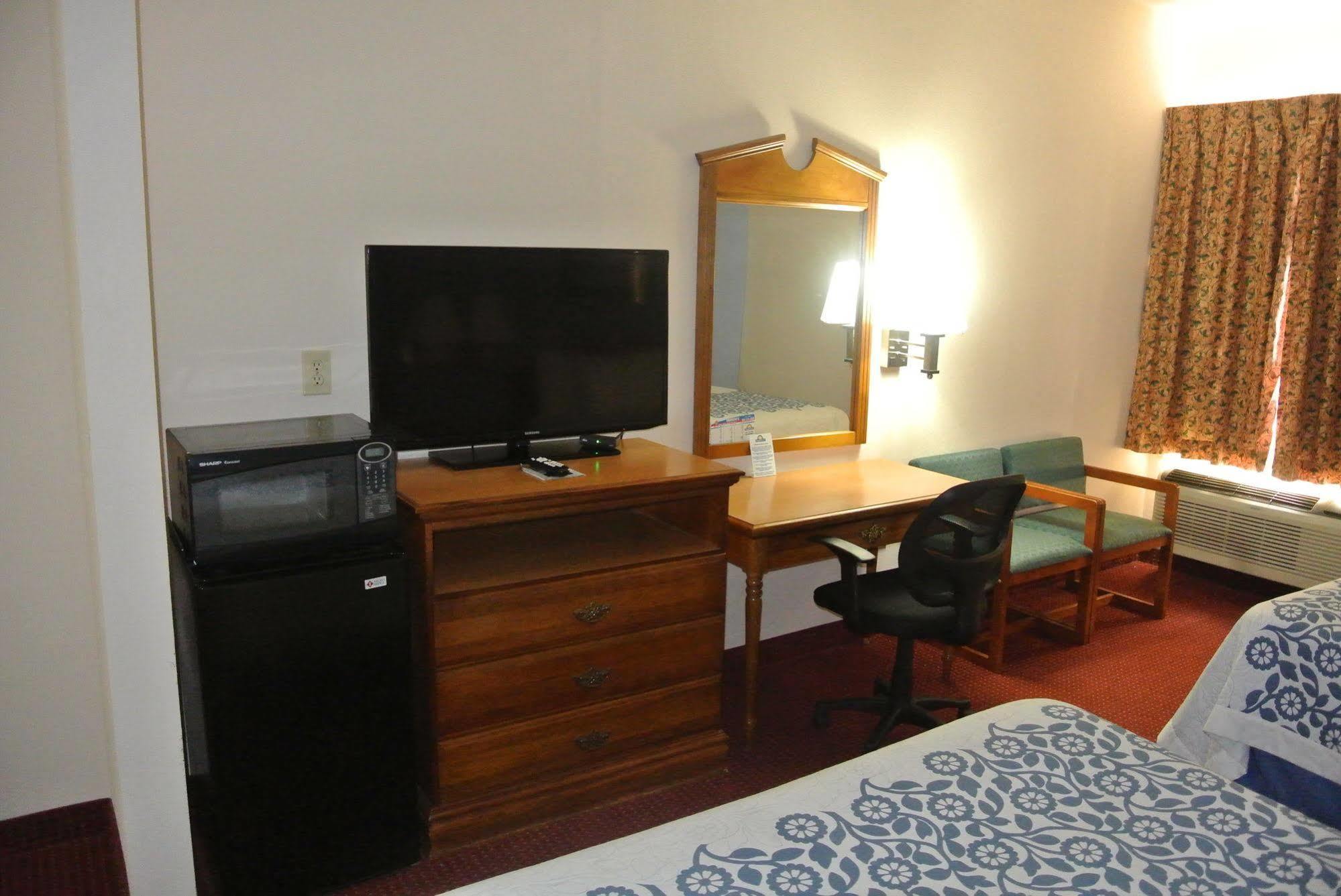 Days Inn By Wyndham Montgomery Dış mekan fotoğraf
