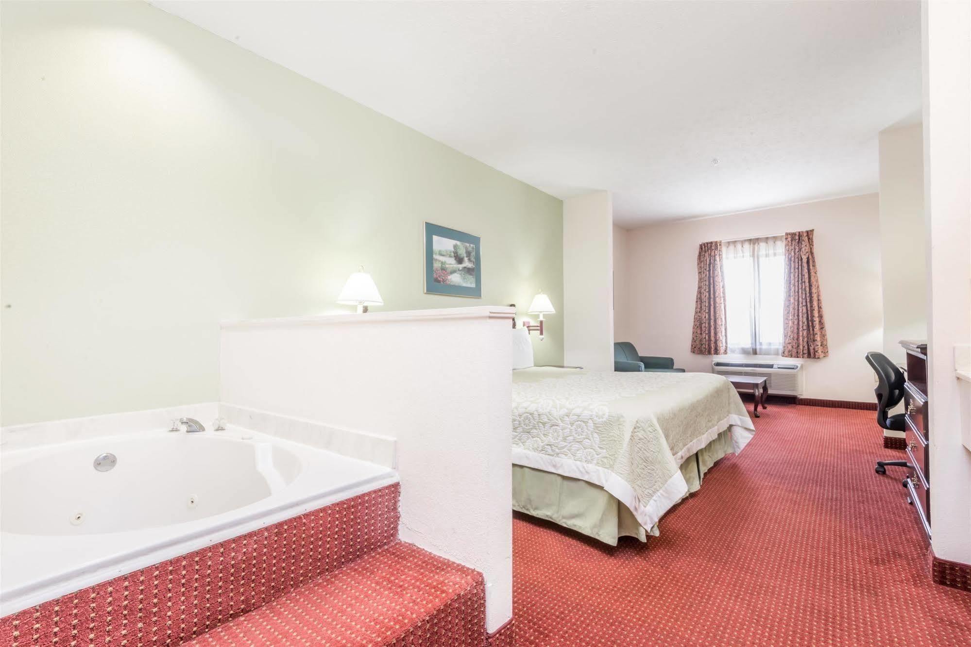 Days Inn By Wyndham Montgomery Dış mekan fotoğraf