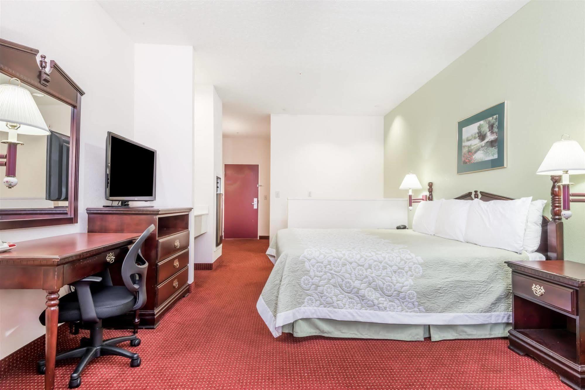 Days Inn By Wyndham Montgomery Dış mekan fotoğraf