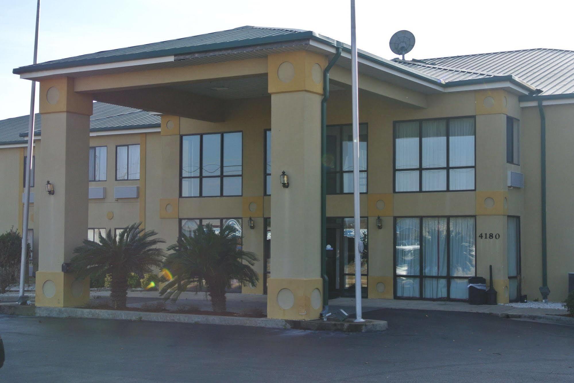 Days Inn By Wyndham Montgomery Dış mekan fotoğraf