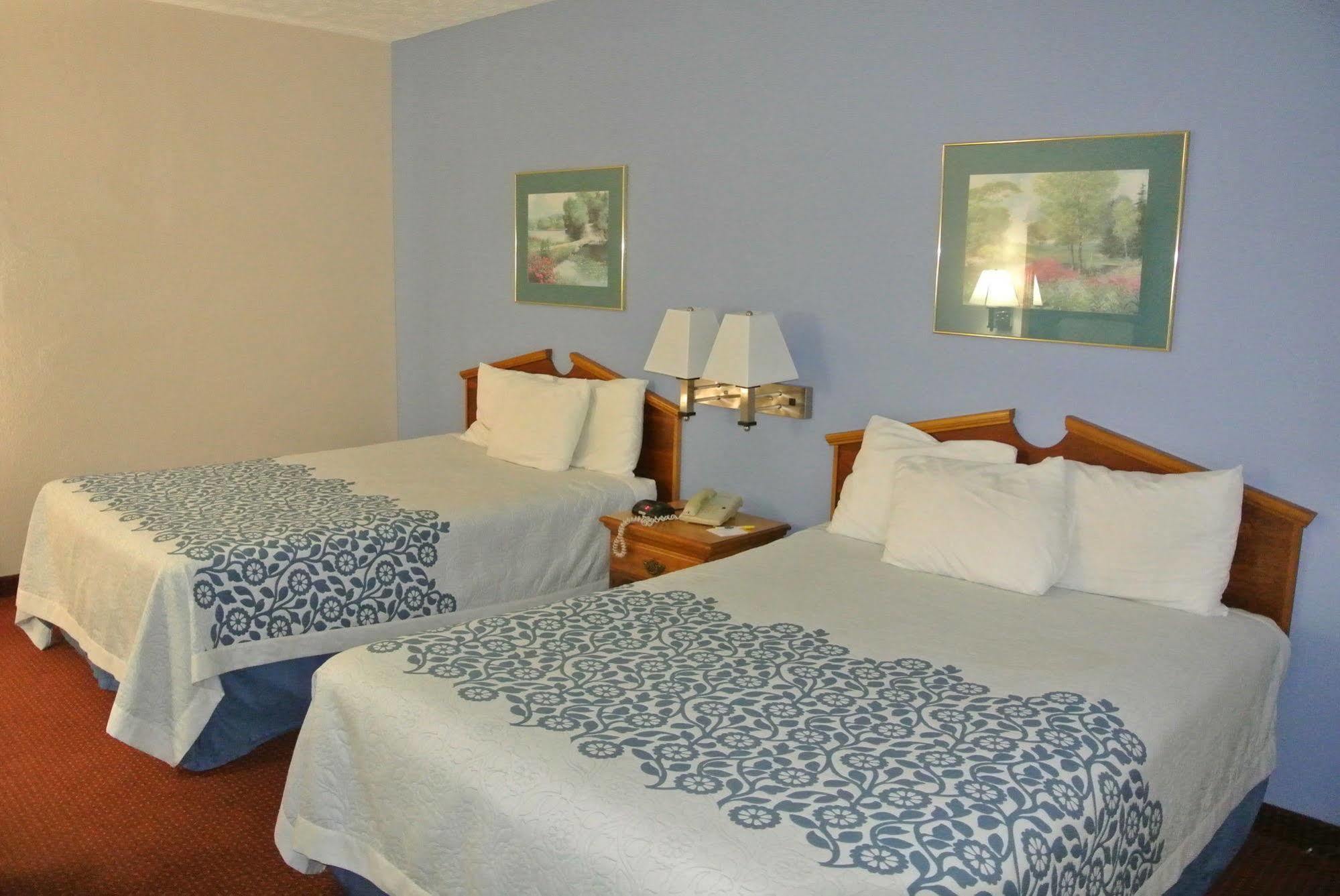 Days Inn By Wyndham Montgomery Dış mekan fotoğraf