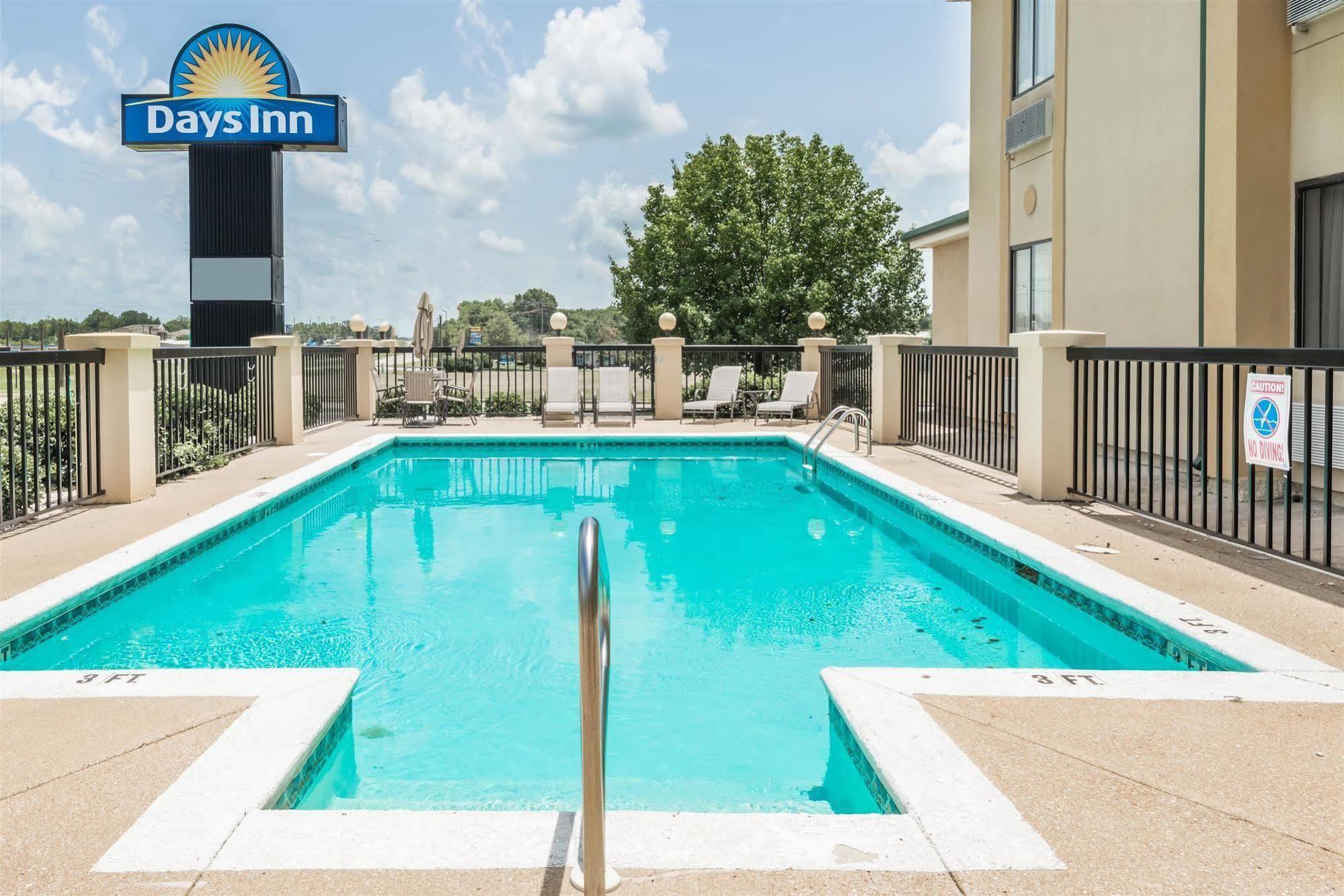 Days Inn By Wyndham Montgomery Dış mekan fotoğraf