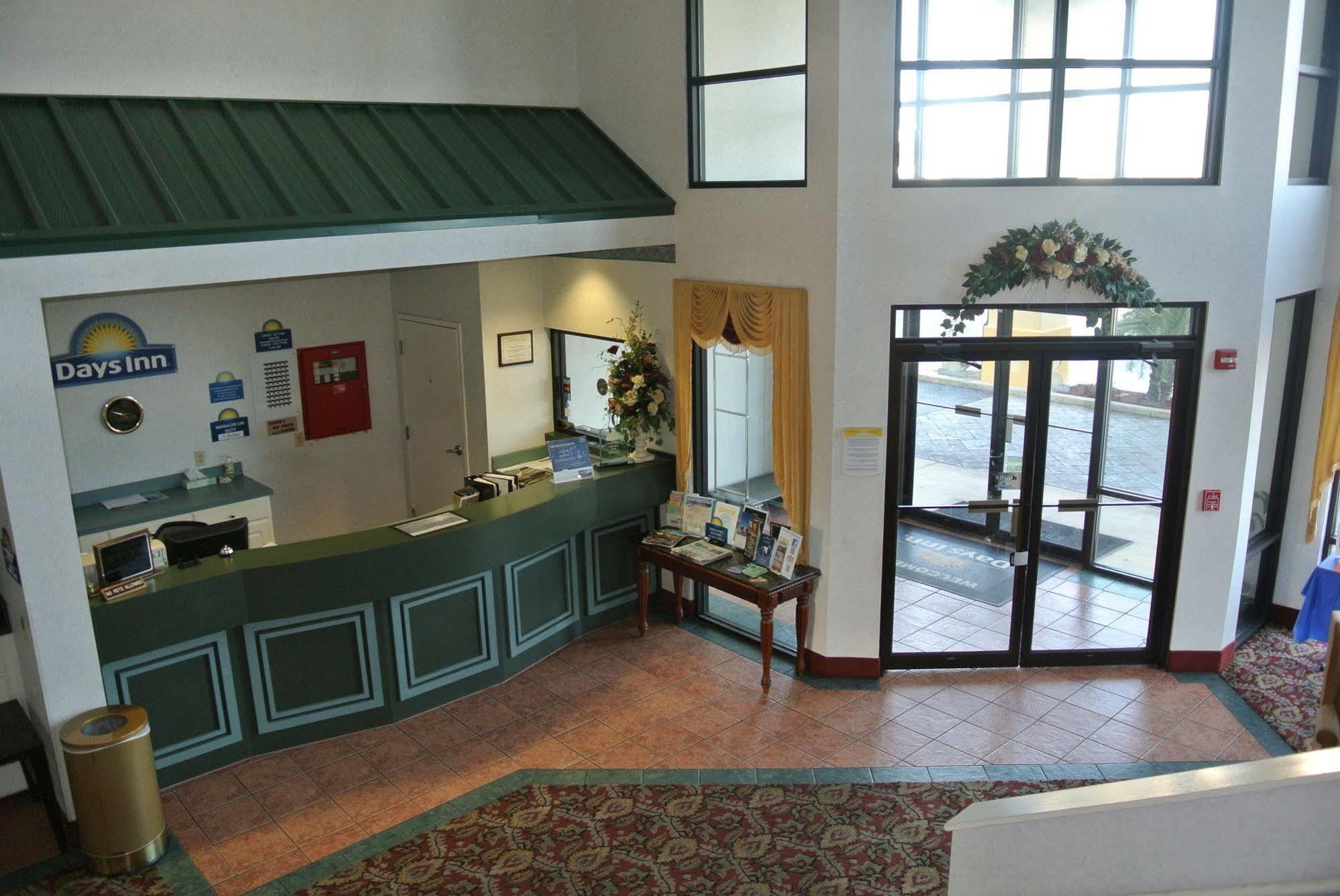 Days Inn By Wyndham Montgomery Dış mekan fotoğraf